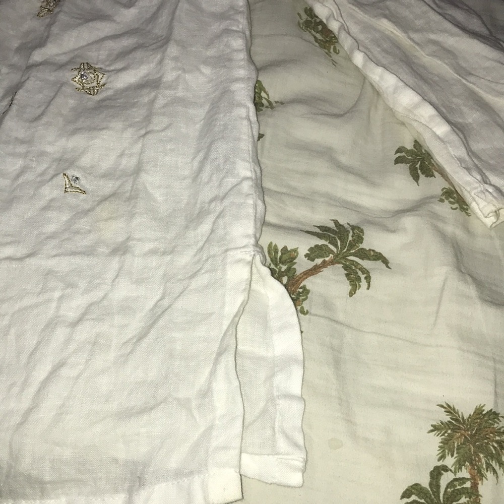 ✨(5 for $20)JM Collection Gold White Buttoned Detailed Top✨ - Picture 5 of 7